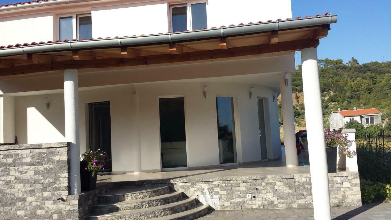 Nina Villa Rab Town Bagian luar foto