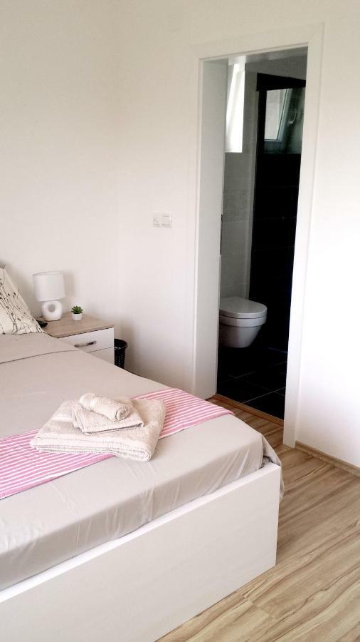 Nina Villa Rab Town Bagian luar foto